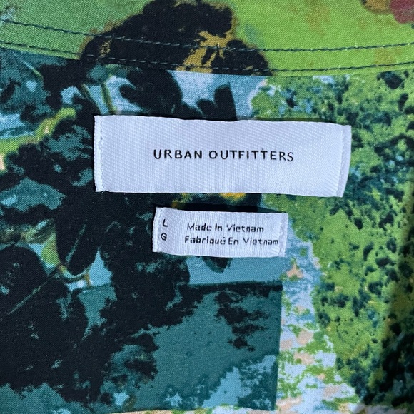 Urban Outfitters Art Motif Short Sleeve Button Down Shirt - Picture 7 of 7
